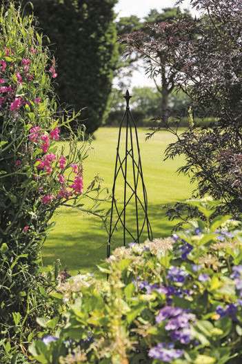 Tom Chambers Nostell Obelisk, Black (2 Sizes) - Newgate Nurseries